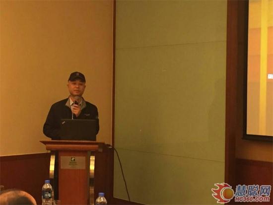 順德君子蘭集團易延安出席家具漆技術(shù)應(yīng)用論壇